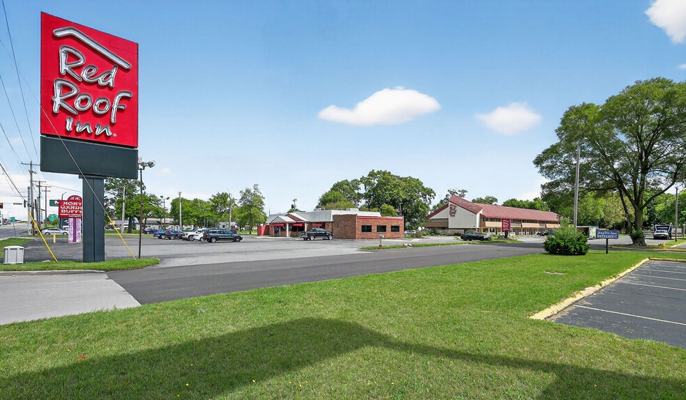 2902 Cassopolis St, Elkhart, IN for sale - Building Photo - Image 2 of 16