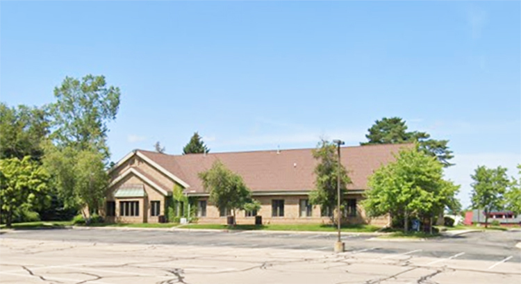 2400 Lake Lansing Rd, Lansing, MI for sale - Building Photo - Image 1 of 1