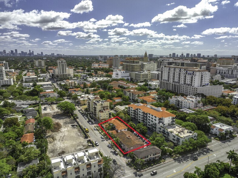 330 Madeira Ave, Coral Gables, FL for sale - Primary Photo - Image 1 of 8