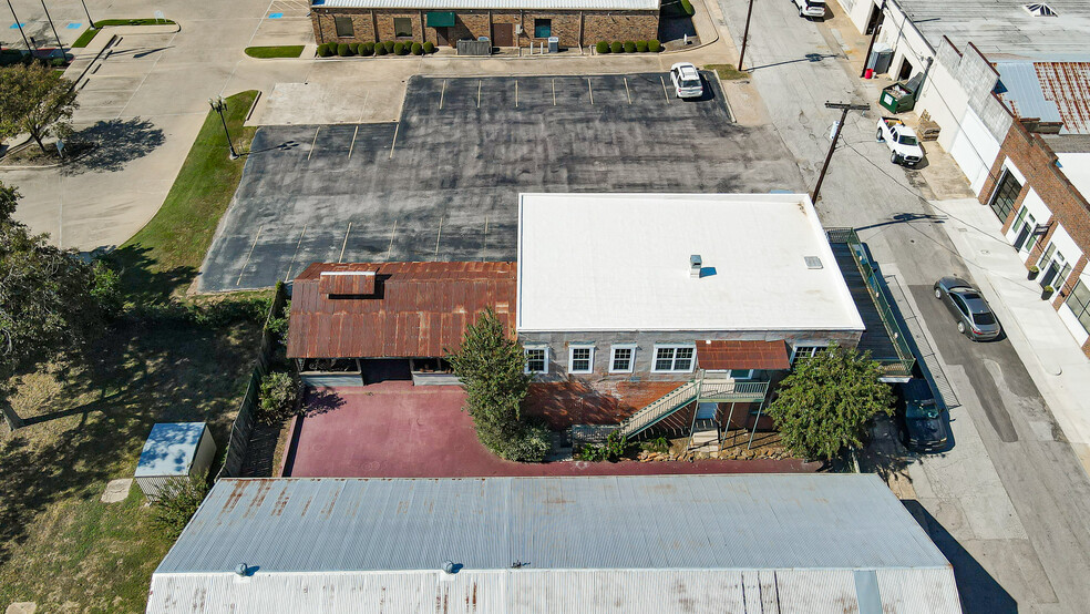 201 W First St, Brenham, TX for lease - Building Photo - Image 2 of 13