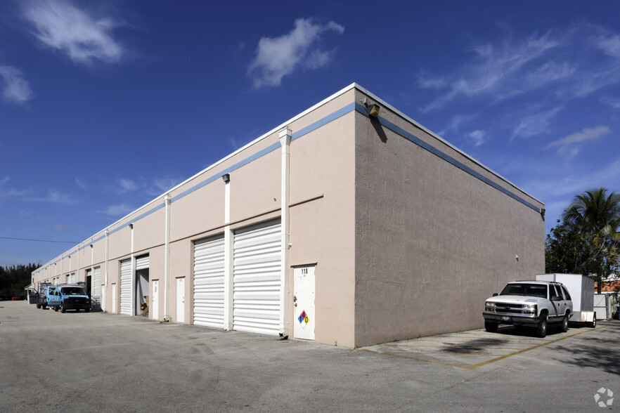 4534-4598 N Hiatus Rd, Sunrise, FL for lease - Building Photo - Image 2 of 7