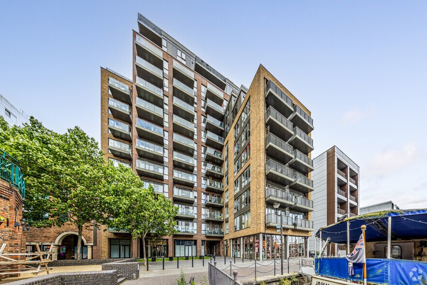 Turnberry Quay, London for sale - Primary Photo - Image 1 of 1