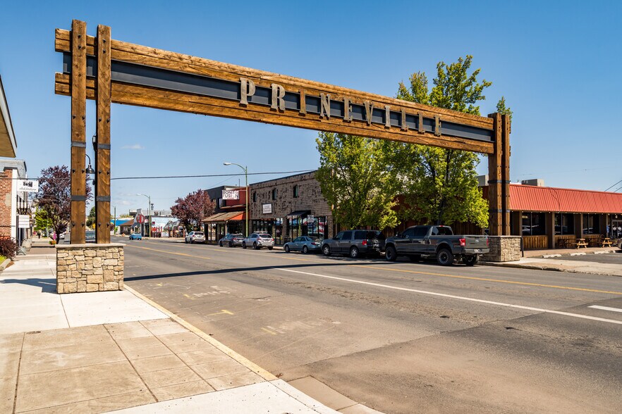 320 N Main St, Prineville, OR for sale - Building Photo - Image 2 of 31