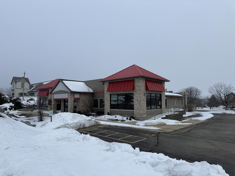 1050 N Edge Trl, Verona, WI for sale - Building Photo - Image 1 of 6