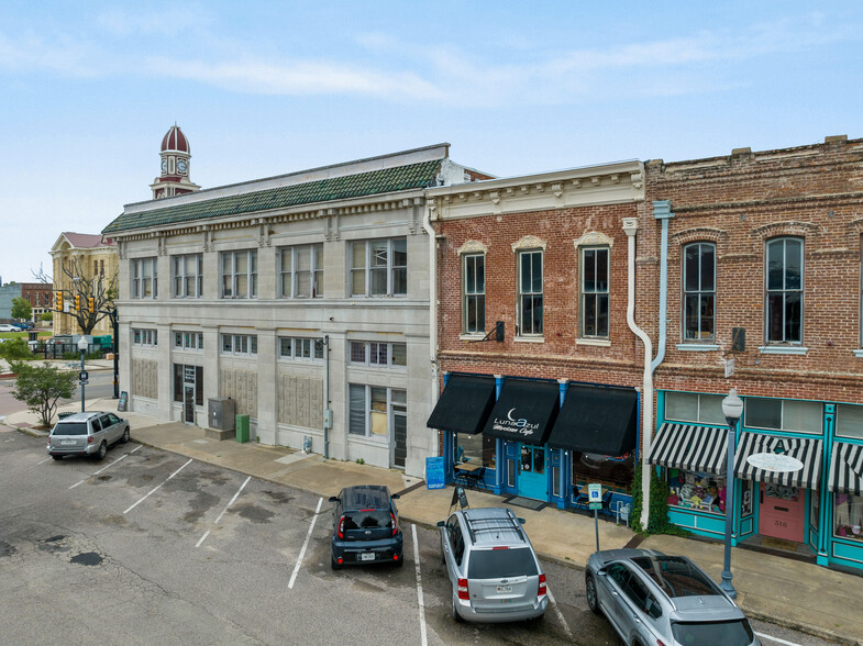 318 N Main St, Bonham, TX for sale - Building Photo - Image 1 of 29