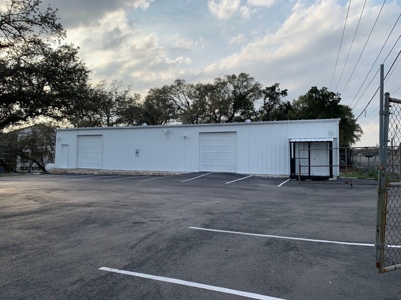 12405 W Highway 71, Bee Cave, TX for lease - Building Photo - Image 1 of 6