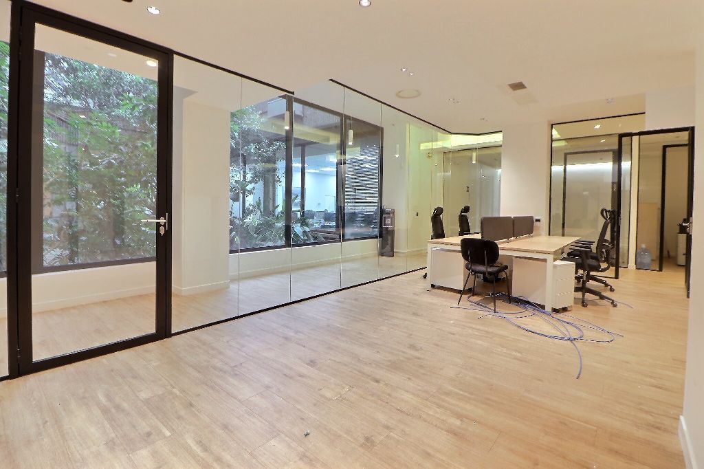 32 Rue De Paradis, Paris for lease Interior Photo- Image 1 of 7