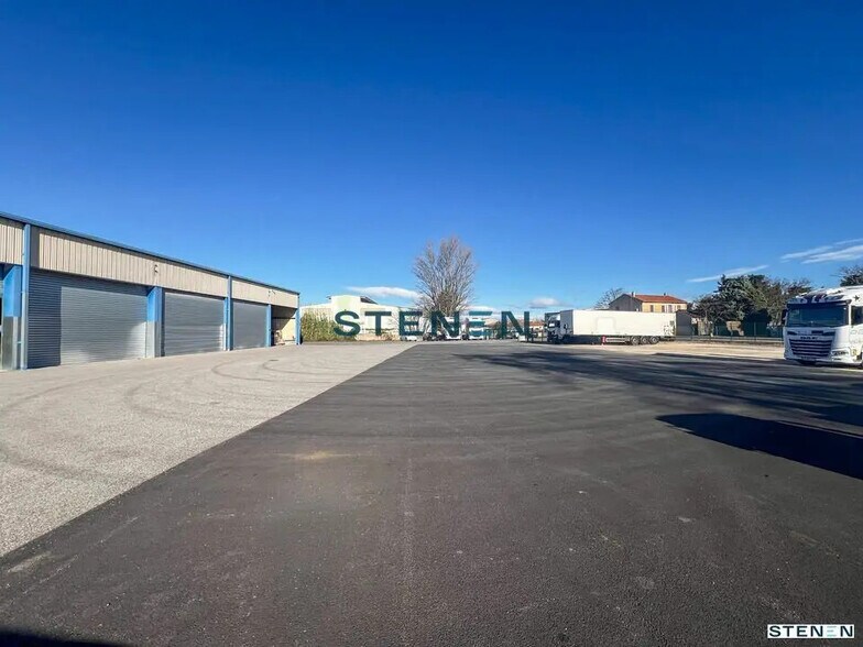 Office in Cavaillon for lease - Building Photo - Image 2 of 6