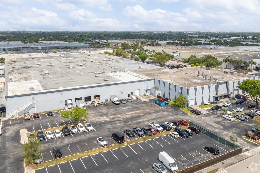 1400 NW 159th St, Miami Gardens, FL for lease - Building Photo - Image 2 of 7