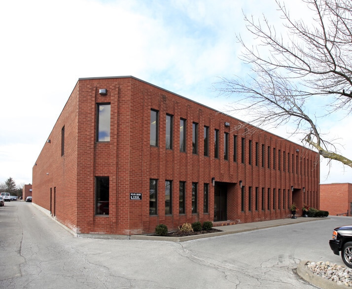 111 Strada Dr, Vaughan, ON for sale - Primary Photo - Image 1 of 1