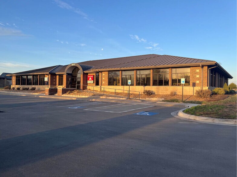 1811 Wakarusa Dr, Lawrence, KS for sale - Building Photo - Image 1 of 1