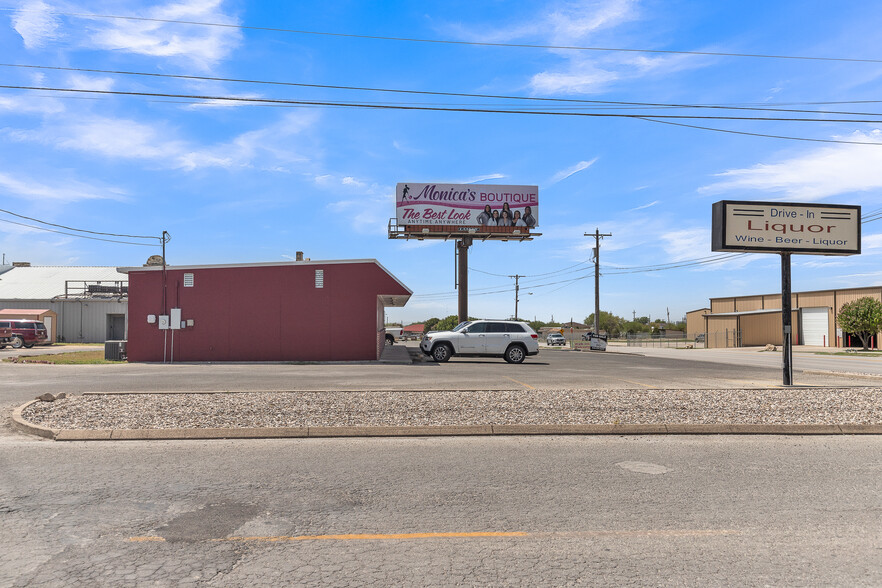 1995 N Bedell Ave, Del Rio, TX for sale - Building Photo - Image 2 of 33