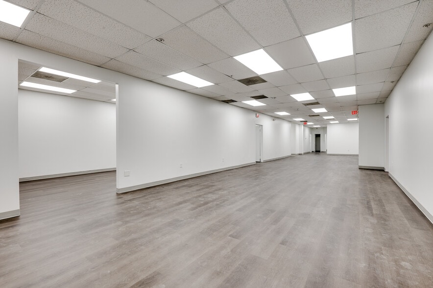 1208 Viceroy Dr, Dallas, TX for lease - Interior Photo - Image 2 of 5