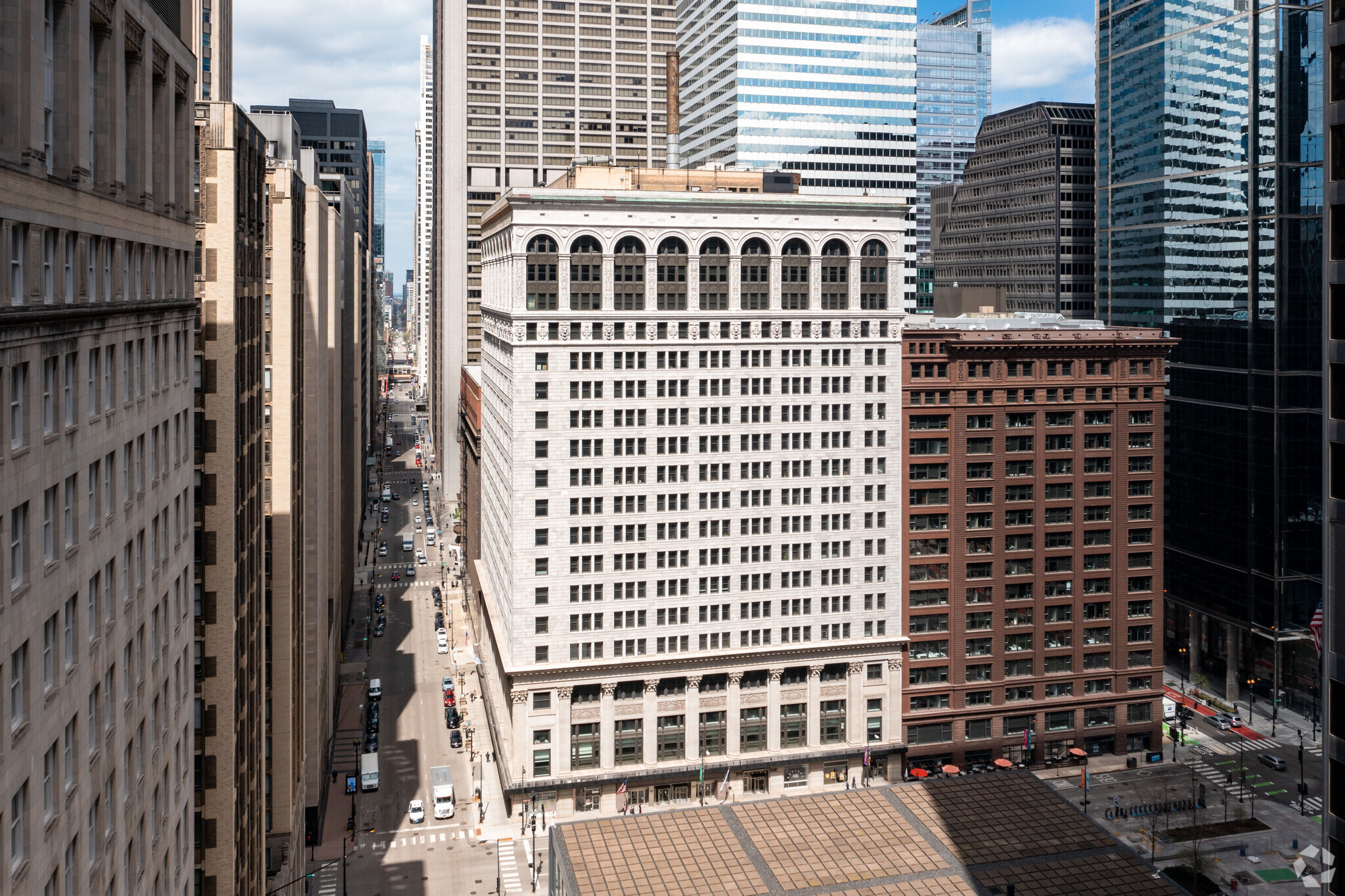 125 S Clark St, Chicago, IL for lease Building Photo- Image 1 of 15