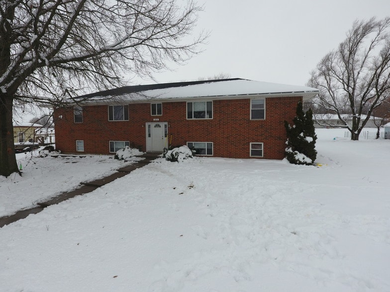 1014 E Lane St, La Monte, MO 65337