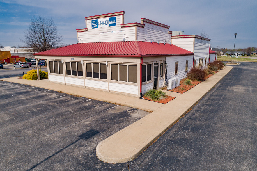 8609 Citadel Way, Louisville, KY for sale - Primary Photo - Image 1 of 43