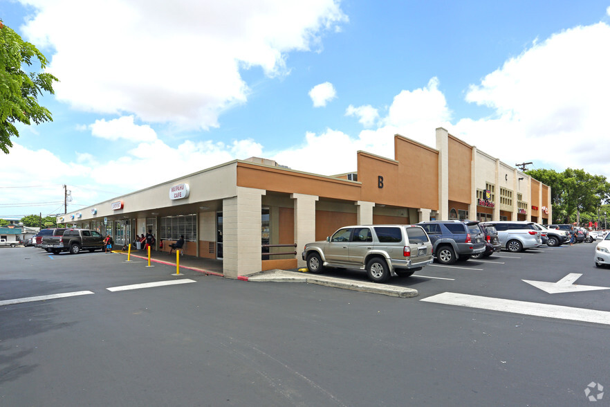 94-300 Farrington Hwy, Waipahu, HI for lease - Building Photo - Image 1 of 4