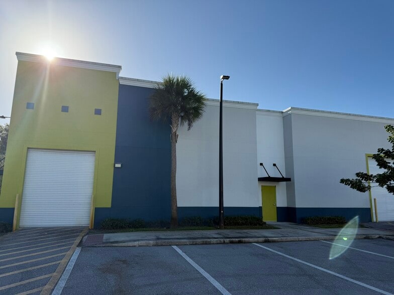 8184 SW Jack James Dr, Stuart, FL for lease - Building Photo - Image 3 of 5