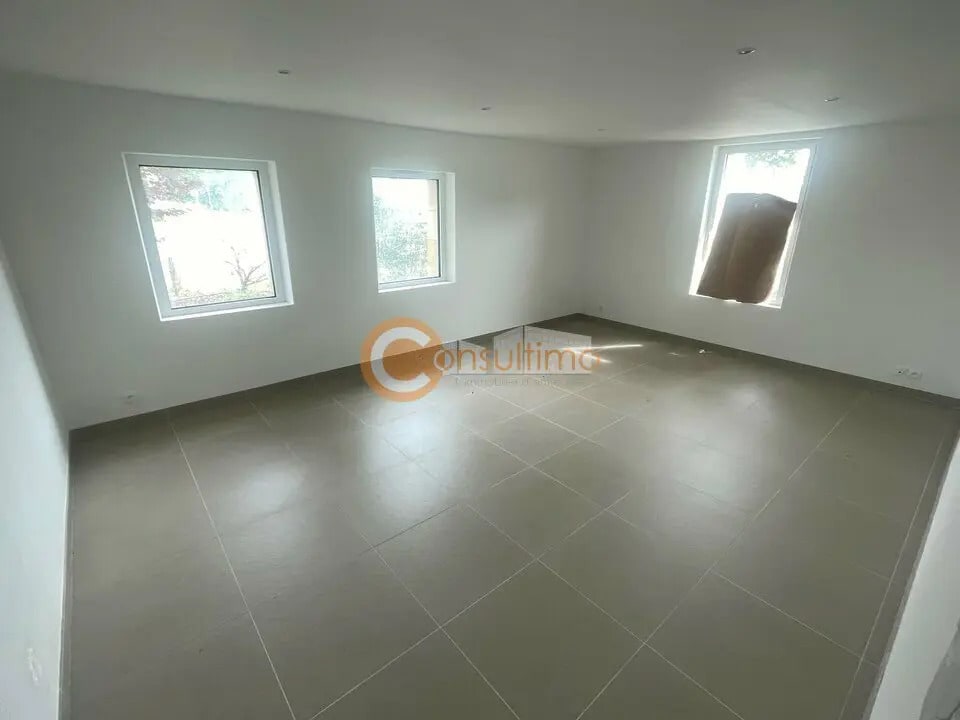 Office in GÉNISSAC for lease Interior Photo- Image 1 of 7