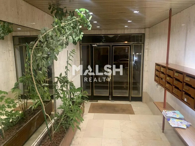 Office in Lyon for sale - Lobby - Image 3 of 14