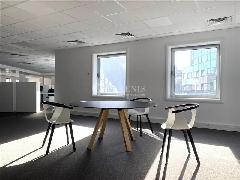 Office in Courbevoie for lease Interior Photo- Image 1 of 1