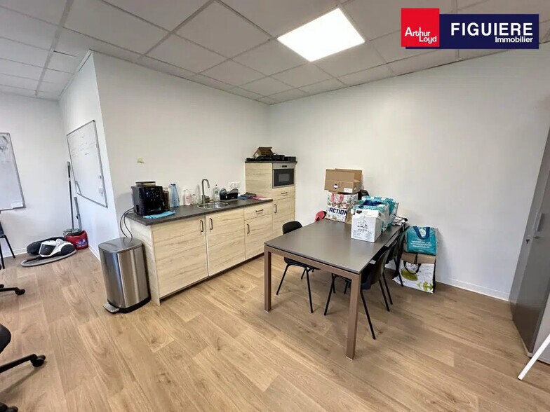 Office in Aix-en-Provence for lease - Interior Photo - Image 2 of 7