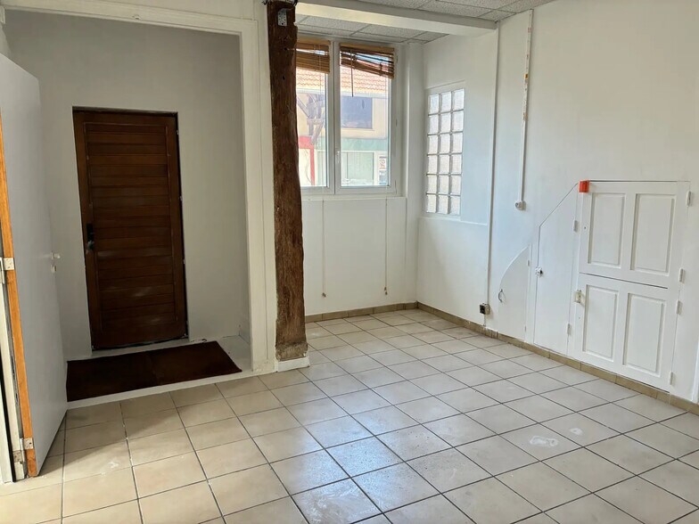 7 Rue La Boissière, Fontenay-aux-Roses for lease - Interior Photo - Image 2 of 6