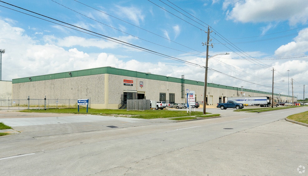 4851 Homestead Rd, Houston, TX for lease - Building Photo - Image 2 of 6