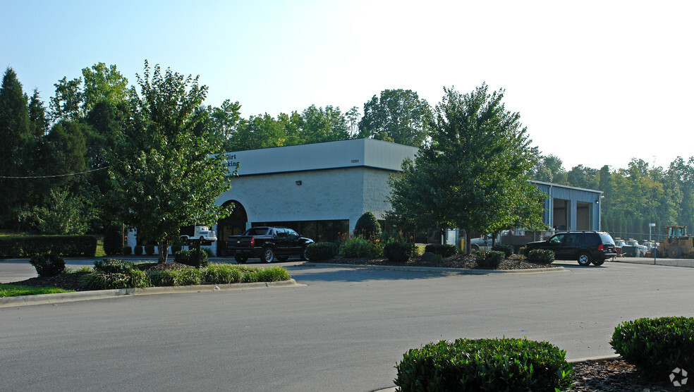 13001 General Dr, Charlotte, NC for lease - Primary Photo - Image 1 of 2