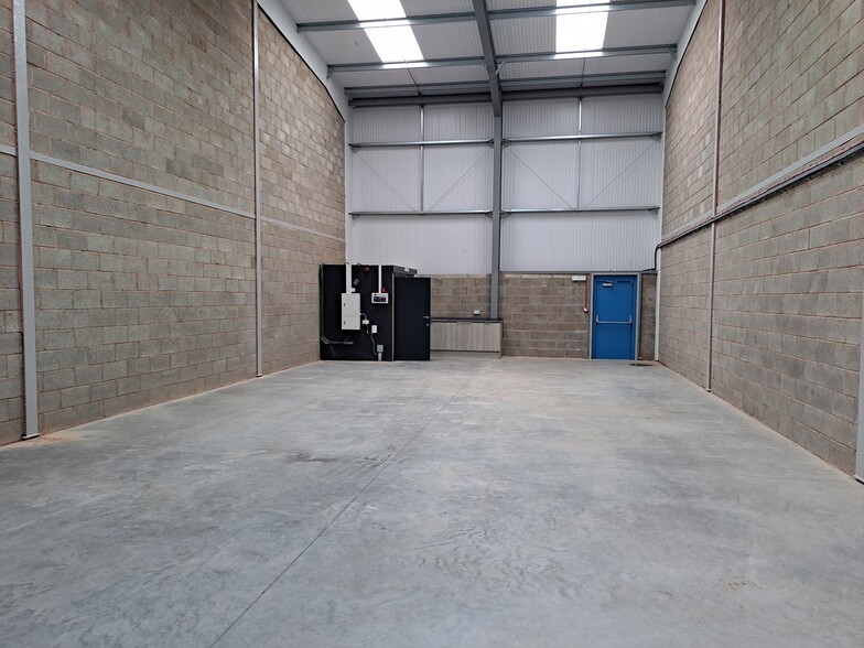 Fitton Hill Rd, Oldham for lease - Interior Photo - Image 2 of 13