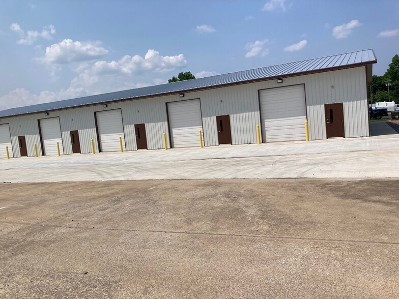 670 Horace Crow, Clarksville, TN for lease - Building Photo - Image 2 of 10