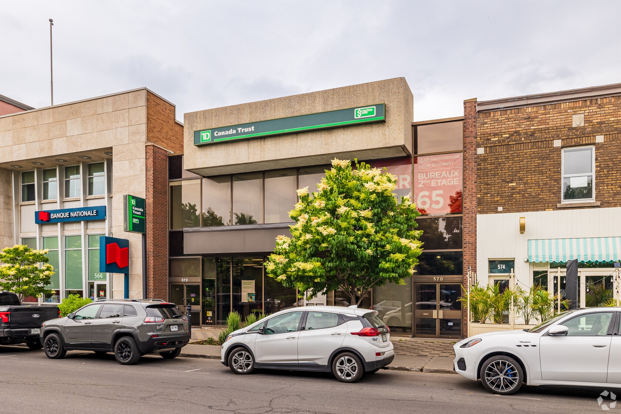 570-572 Av Victoria, Saint-lambert, QC for lease Building Photo- Image 1 of 13