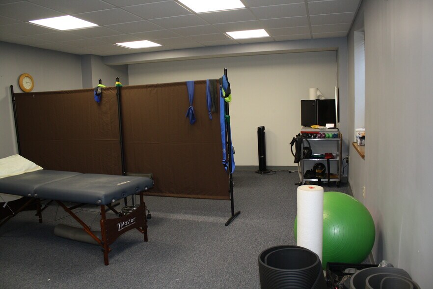 1071 Worcester Rd, Framingham, MA for lease - Building Photo - Image 3 of 6