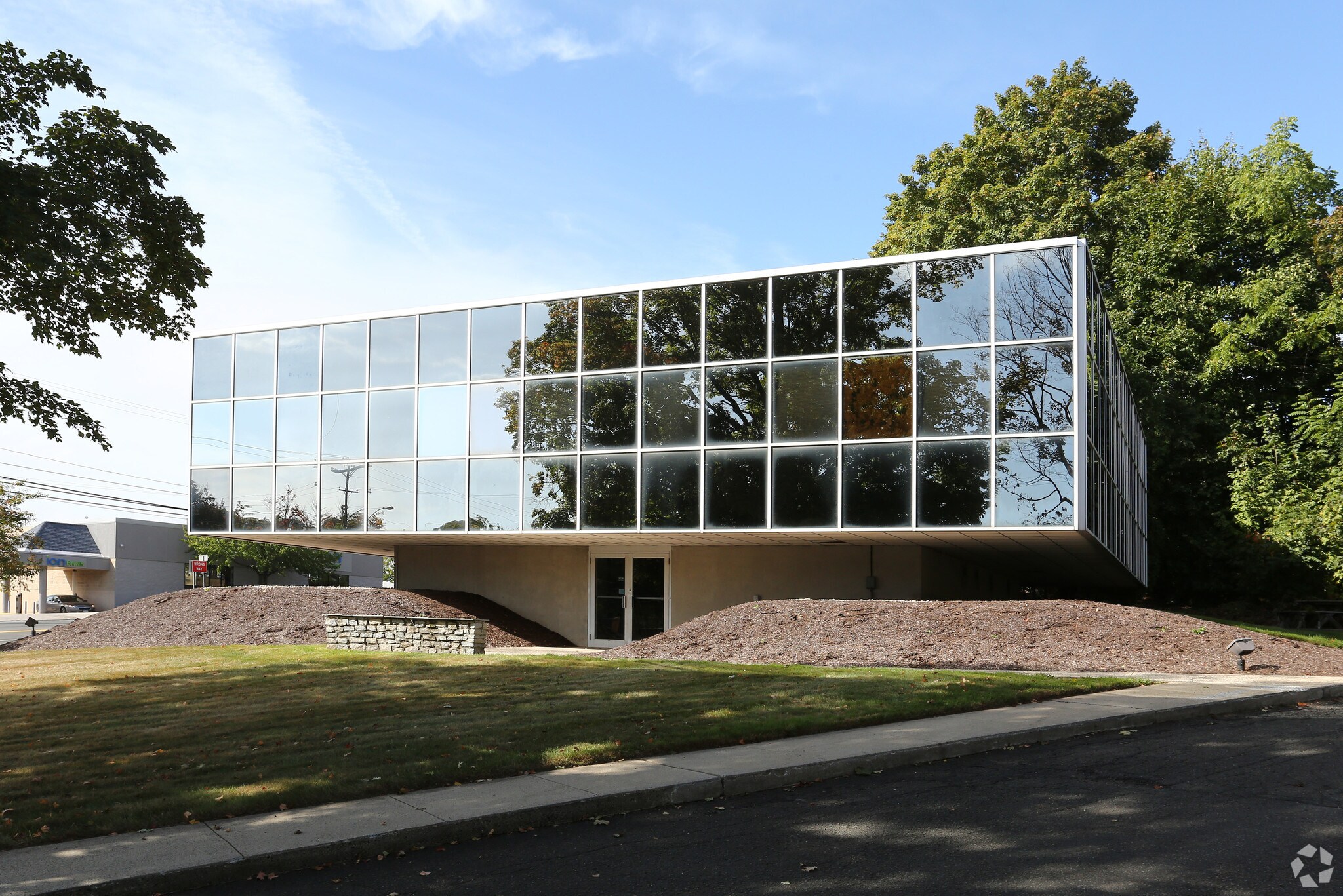 1232 E Main St, Meriden, CT for sale Primary Photo- Image 1 of 1