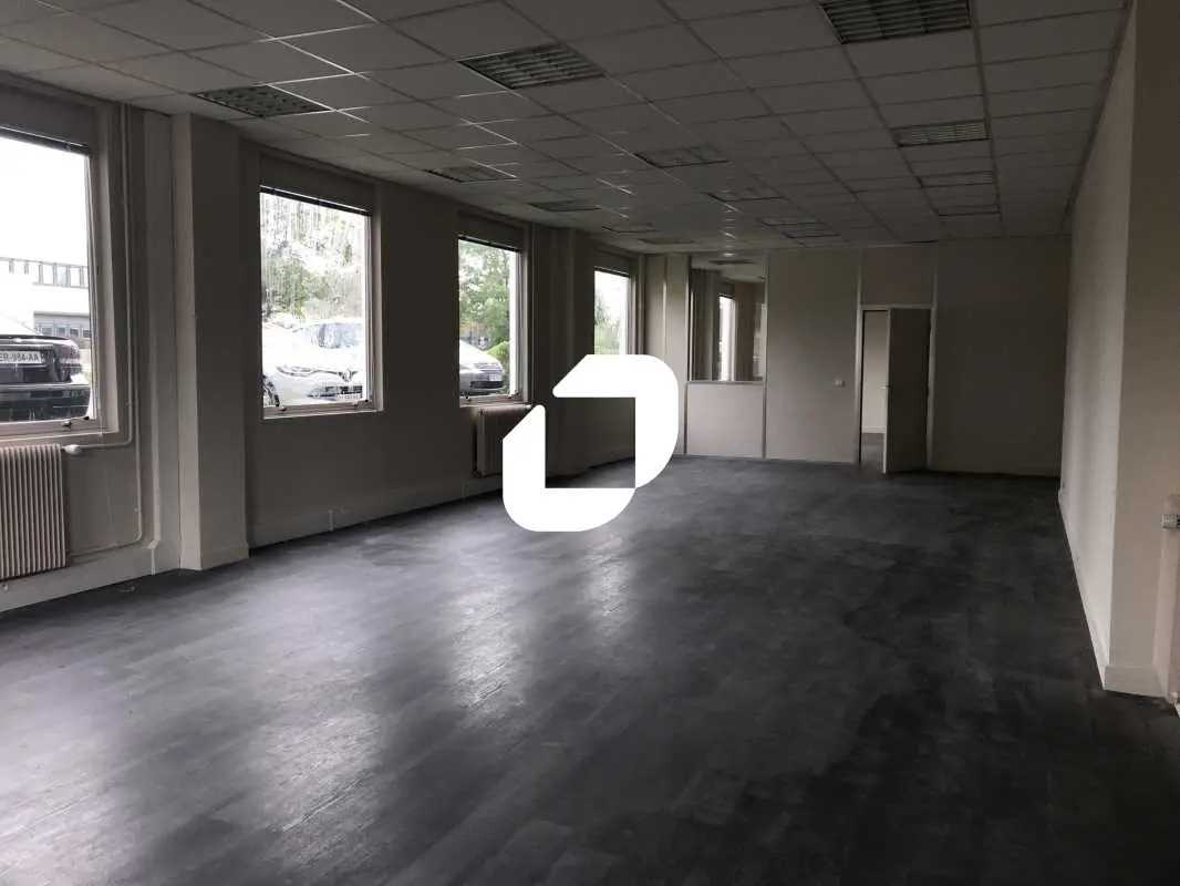 Office in Villebon-sur-Yvette for lease Interior Photo- Image 1 of 1