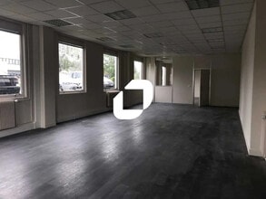 Office in Villebon-sur-Yvette for lease Interior Photo- Image 1 of 1