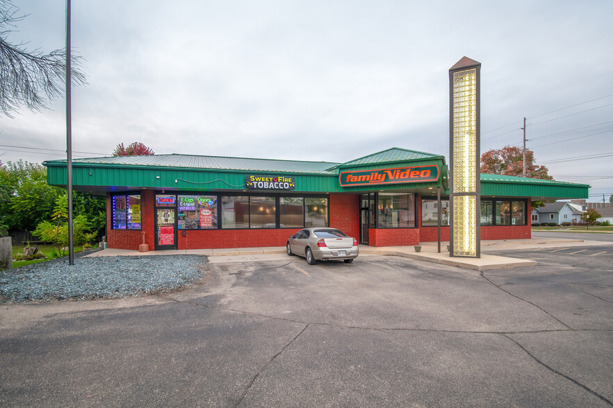 606 W Main St, Waupun, WI for lease - Building Photo - Image 1 of 9