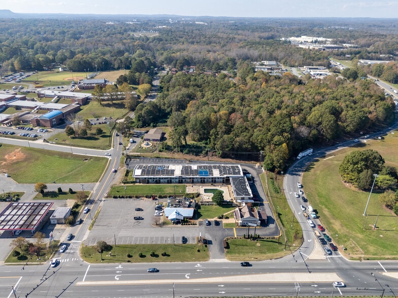 1700 N Chester St, Gastonia, NC for sale - Building Photo - Image 3 of 11