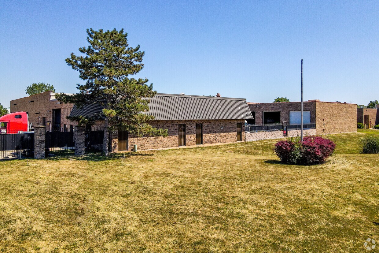 445-449 Randy Rd, Carol Stream, IL for sale Primary Photo- Image 1 of 1