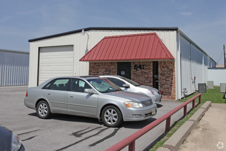 641 Industrial Blvd, Grapevine, TX for lease - Building Photo - Image 2 of 2