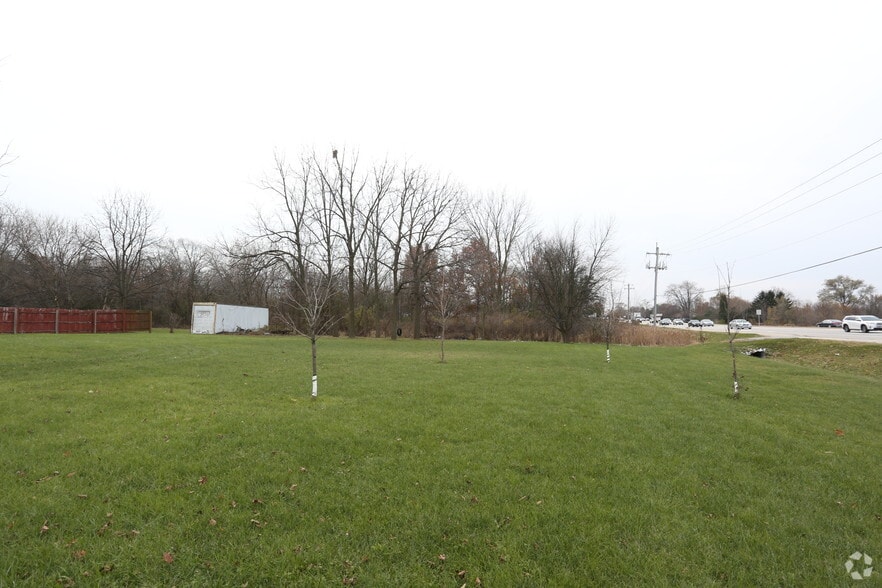 31W661 Liberty St, Aurora, IL for sale - Building Photo - Image 1 of 2