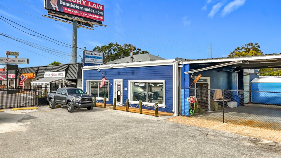 9293 Bay Pines Blvd, Saint Petersburg, FL for lease - Primary Photo - Image 1 of 7