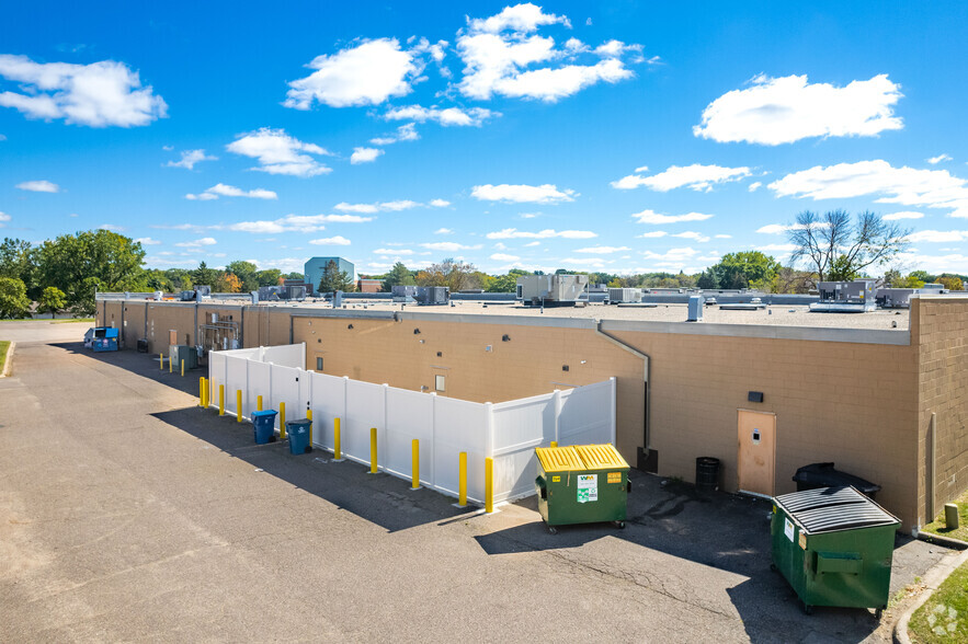 2015-2029 Woodlynn Ave, Maplewood, MN for lease - Building Photo - Image 3 of 9