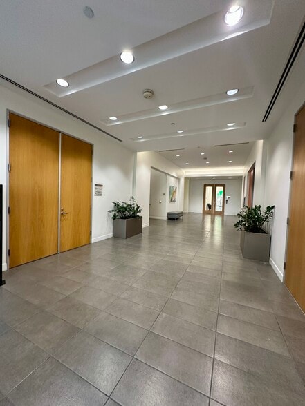 3240 El Camino Real, Irvine, CA for lease - Lobby - Image 3 of 18