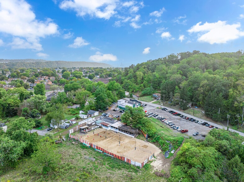 1020 Sharon Rd, Beaver, PA for sale - Building Photo - Image 1 of 39