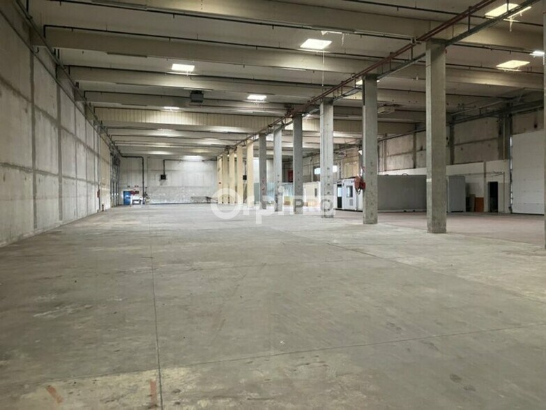 Industrial in Longvic for lease - Interior Photo - Image 2 of 3