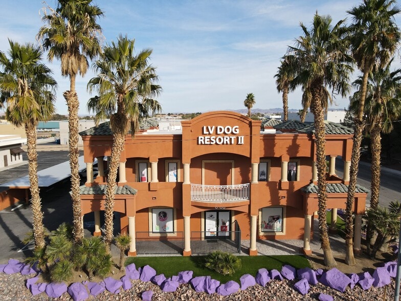 6188 S Sandhill Rd, Las Vegas, NV for sale - Building Photo - Image 2 of 43