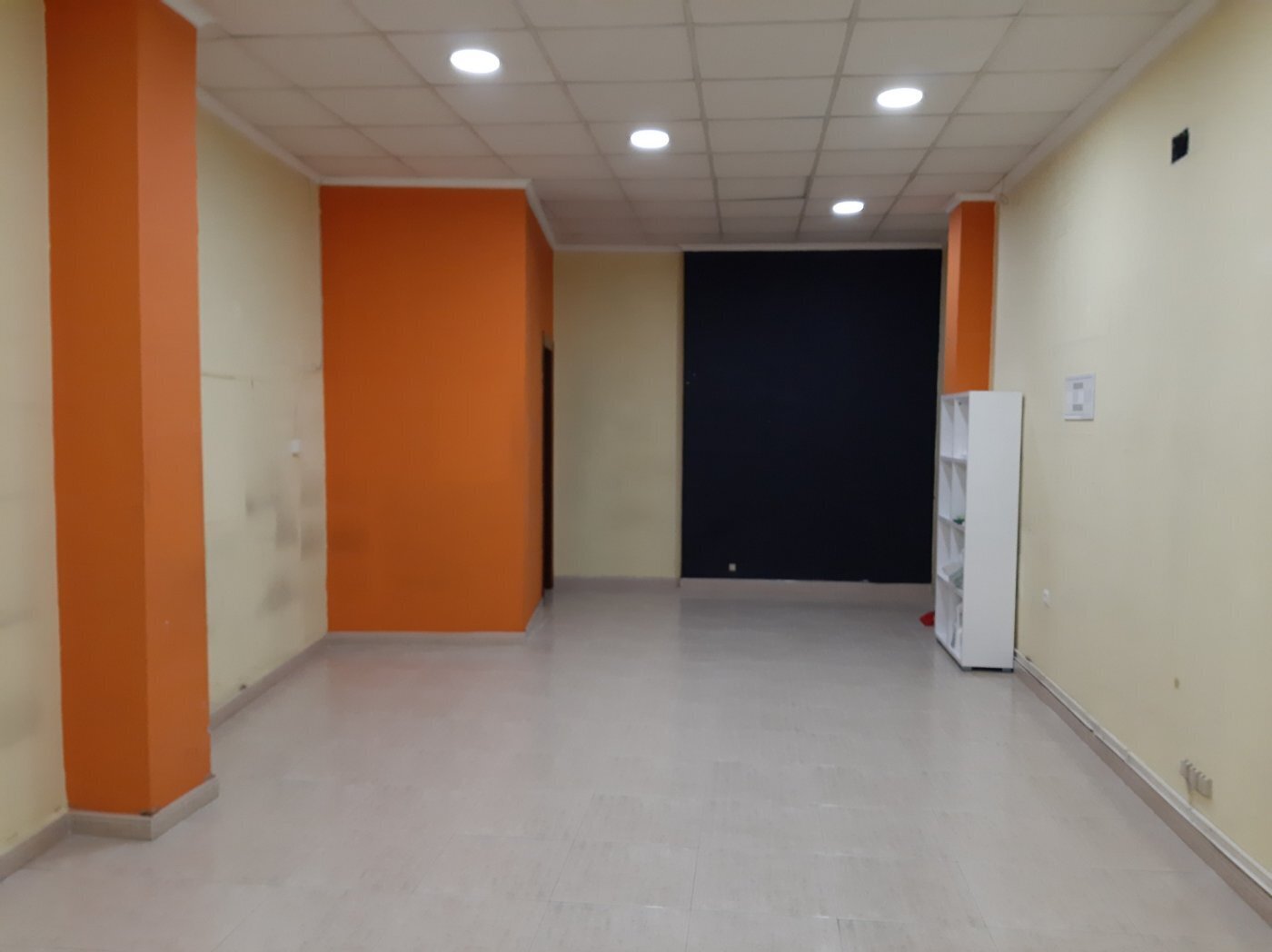 Retail in Alzira for lease Interior Photo- Image 1 of 16