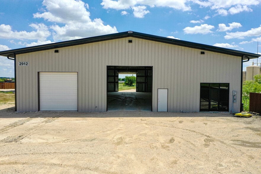 2912 Chambers St, Venus, TX for lease - Building Photo - Image 2 of 8