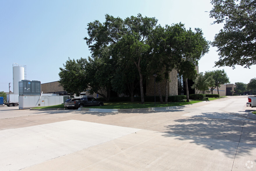 1901 Hutton Ct, Farmers Branch, TX for lease - Building Photo - Image 3 of 8